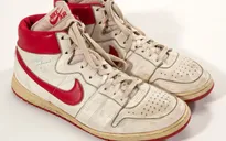Đôi giày cũ của Michael Jordan được rao bán