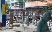 Hà Nội: Vẫn còn chốt cứng gây khó khăn cho người dân