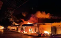 Cháy lớn chợ Núi Đèo ở Hải Phòng, nhiều ki ốt bị thiêu rụi