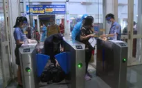 Ga Sài Gòn "cháy" vé tàu trong ngày đầu mở chạy trở lại