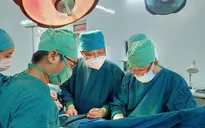 Cấp cứu bệnh nhân bị cành cây dài 30 cm đâm vào cổ