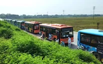 Hà Nội sắp xếp ô tô chở người đi xe máy từ các tỉnh phía Nam qua chốt trực để về quê