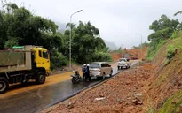 Sạt lở đất làm 1 người chết, 3 người bị thương