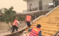 Nước vẫn ngập 1m, Quảng Bình khẩn trương khắc phục hậu quả mưa lũ