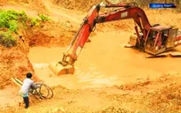 5 ngày sau mưa lũ, giao thông lên vùng cao Quảng Nam vẫn tê liệt