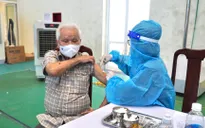 Quảng Bình ưu tiên tiêm vaccine COVID-19 cho người từ 50 tuổi trở lên