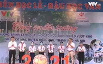 Trao tặng 45 máy tính bảng cho học sinh nghèo vượt khó