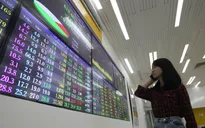 Sắc xanh chiếm ưu thế, VN-Index dao động quanh 1.390 điểm