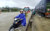Mưa lớn nhiều ngày liền, miền Trung ngập lụt trên diện rộng