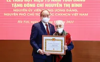 Chủ tịch nước trao huy hiệu 75 năm tuổi Đảng cho bà Nguyễn Thị Bình