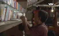 Ông lão 75 tuổi lập thư viện, sân chơi cho trẻ em nghèo ven sông Hồng