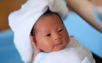 Đề xuất sinh đủ 2 con được thưởng gần 10 triệu đồng, ưu tiên mua nhà ở xã hội