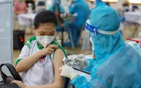 Trẻ tiêm vaccine phòng COVID-19, cha mẹ cần chuẩn bị gì?