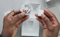Apple bị kiện tại Trung Quốc vì bán iPhone không kèm củ sạc