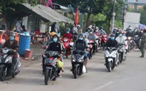 Hàng nghìn người dân vẫn "rồng rắn" trở về các tỉnh miền Tây