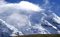 Ecuador tạm ngừng hoạt động leo núi sau trận tuyết lở gây chết người