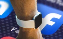 Lộ ảnh smartwatch của Facebook với màn hình "tai thỏ"