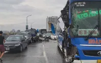 Hà Nội: 4 ô tô tông nhau gây ùn tắc kéo dài trên đường vành đai 3