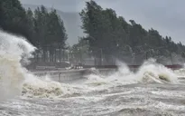 Bão Rai di chuyển nhanh, sóng biển cao 8-10 mét