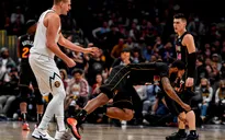 NBA ra án phạt sau vụ xô xát giữa Nikola Jokic và Markieff Morris