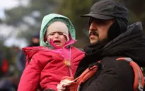Hàng nghìn người di cư mắc kẹt giữa biên giới Ba Lan - Belarus trong giá rét và đói