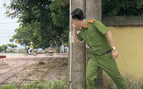 Phố trong làng - Tập 5: Bị gái quê "trồng cây si", thượng úy công an phải nhờ đồng đội yểm trợ