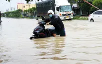 Mưa lớn kéo dài, nhiều nơi ở Bình Định chìm trong biển nước