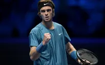 Andrey Rublev tạo ra bất ngờ đầu tiên tại ATP Finals