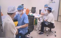 Tiêm vaccine COVID-19 cho người lao động trở lại Bình Dương làm việc