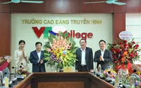 Phó Tổng Giám đốc Đài THVN Đinh Đắc Vĩnh thăm, chúc mừng Trường Cao đẳng Truyền hình