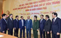 Trao Quyết định khen thưởng, nghỉ hưu cho một số thành viên Chính phủ nhiệm kỳ 2016-2021