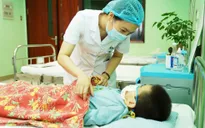 Đừng để con mặc cảm vì dị tật lỗ tiểu thấp