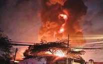 Cháy lớn tại nhà xưởng ở TP Hồ Chí Minh trong đêm