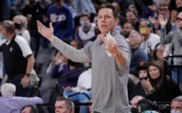 NBA | Sacramento Kings sa thải HLV Luke Walton