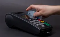 Sự khác biệt giữa thẻ ATM từ và gắn chip