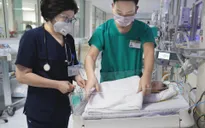 Dùng sái thuốc phiện pha cùng sữa cho con "chắc dạ", bé 2 ngày tuổi ngộ độc nguy kịch