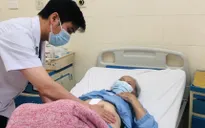 Cắt một phần dạ dày, nạo vét gần 20 hạch điều trị ung thư dạ dày cho bệnh nhân 91 tuổi