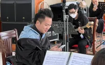 Tùng Dương hào hứng luyện tập cho Con đường âm nhạc