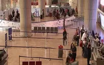 Anh, Israel hạn chế nhập cảnh do biến thể mới B.1.1.529