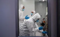 Siêu biến thể mới chính thức có tên là Omicron, được WHO phân loại biến chủng "đáng lo ngại"