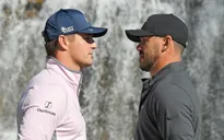 Brooks Koepka thắng dễ Bryson Dechambeu ở trận The Match