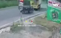 Thiếu quan sát khi chuyển làn gây tai nạn