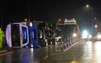 Anh: Bão Arwen khiến hai người tử vong, gây mất điện cho hơn 100.000 khách hàng