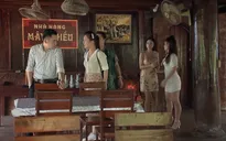 Phố trong làng - Tập 15: Ngọc đuổi khách của mẹ ra khỏi nhà hàng