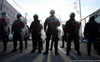 Hàng trăm nhà hoạt động chống khai thác mỏ ở Serbia chặn đường để phản đối luật mới