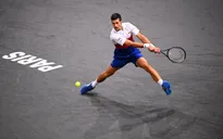 Nhọc nhằn đánh bại Fucsovics, Djokovic vào vòng 3 đơn nam Paris Masters