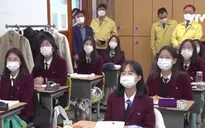 Làn sóng COVID-19 bùng phát ở nhóm trẻ nhỏ và thiếu niên Hàn Quốc
