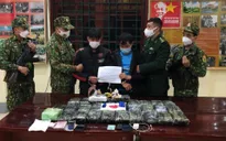 Giấu 180.000 viên ma túy đá trong thùng quần áo thời trang