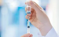 Hai trẻ tử vong sau tiêm vaccine COVID-19 không liên quan đến vaccine