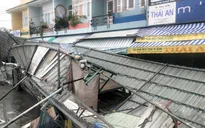 Lốc xoáy làm sập, tốc mái hàng chục căn nhà ở Bạc Liêu